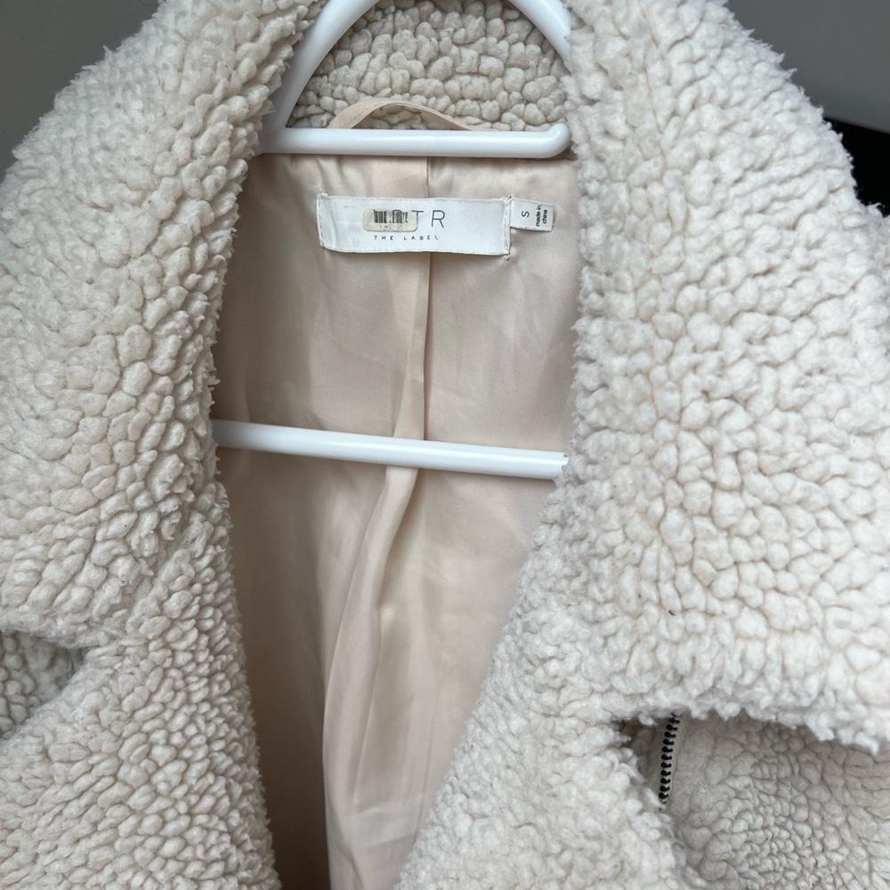 ASTR the Label Brooklyn Faux Fur Moto Jacket in Ivory Size Small Pre-Loved - Picture 7 of 13